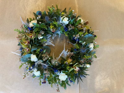 Wild wreath - Selection of wild seasonal flowers on an oasis base
This product can be used as a table arrangement or a funeral tribute. It is made up with a selection of seasonal flowers to create a loose wild look.
